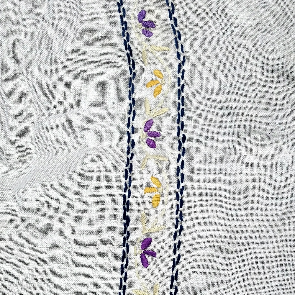 Hand Embroidery Vintage Tablecloth - Picture 4 of 8